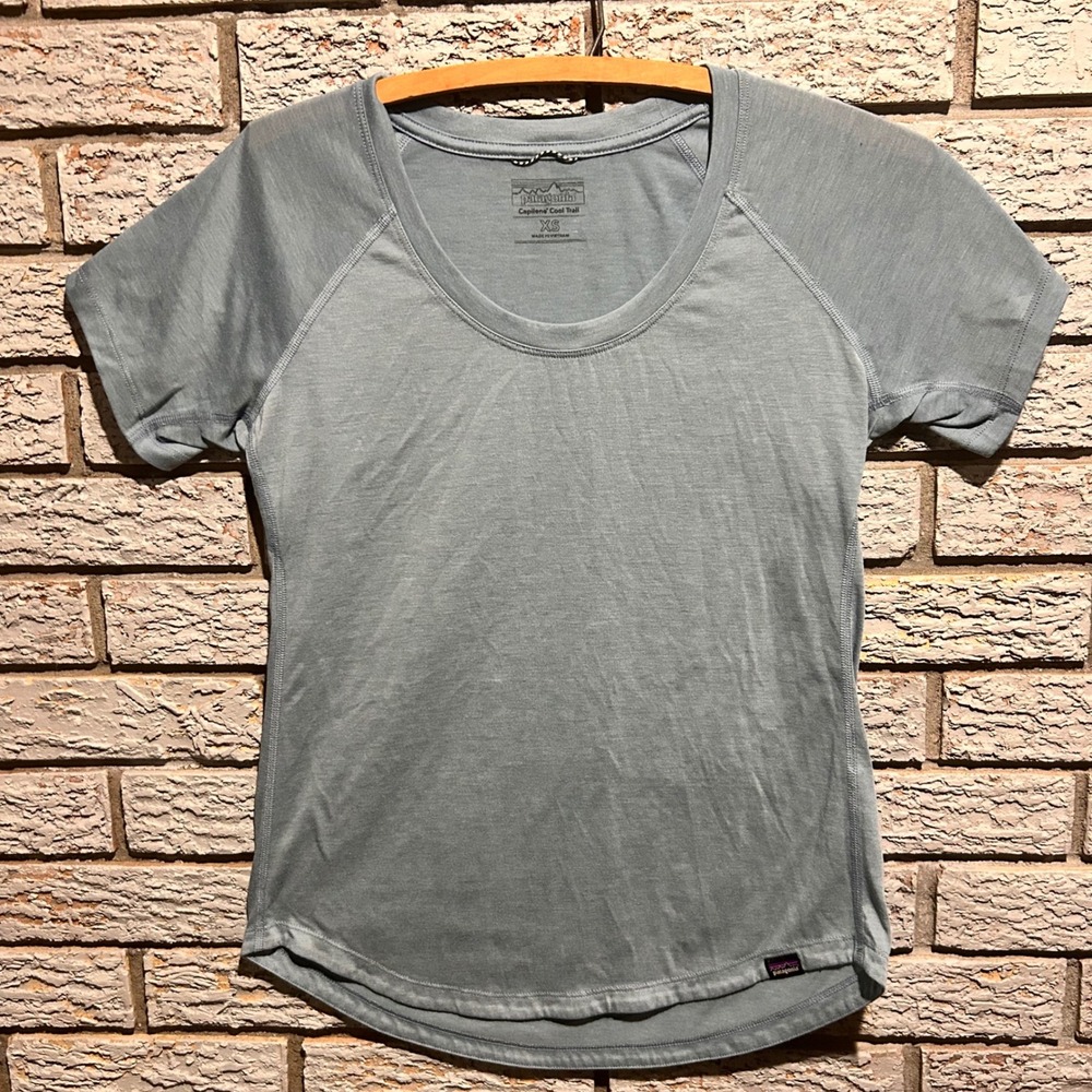 Patagonia Capilene Cool Trail Shirt Womens XS Blue Gray Short Sleeve Raglan Tee